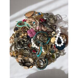 Jewelry 4lb Lot.  Costume, wearable & junk craft lot